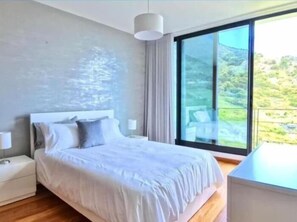 3 bedrooms, iron/ironing board, Internet