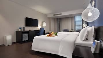 Eenvoudige Twin kamer | Een bureau, een laptopwerkplek, gratis wifi