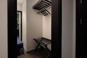 ห้องเบสิกทวิน | ภายใน