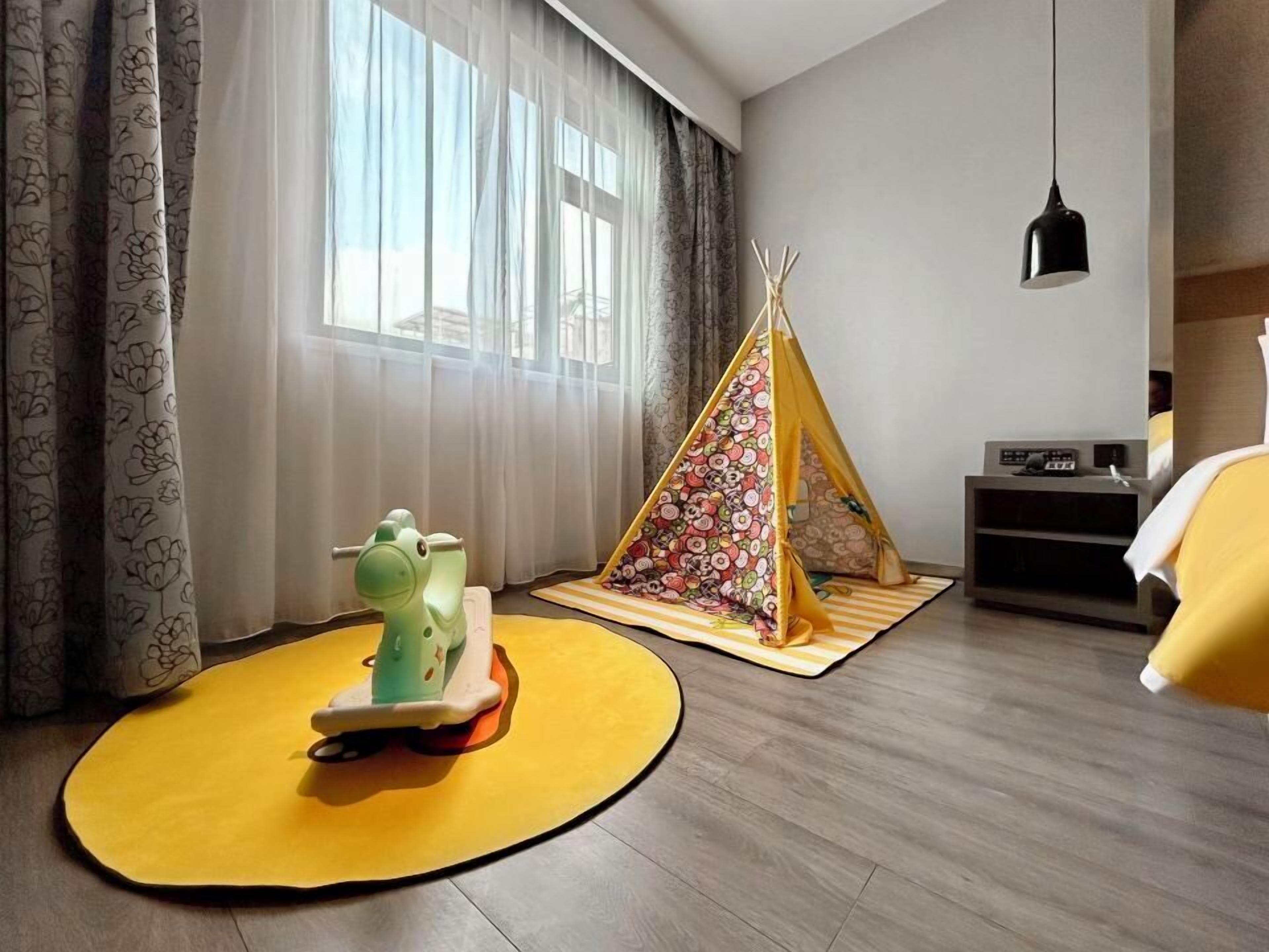 Family Double Room | Living area