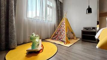 Family Double Room | Living area