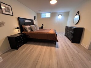 2 chambres, coffres-forts dans les chambres, bureau