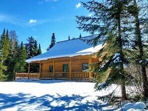 Interior - 40pl Log Cabin With AC in the Heart of the White Mountains, Less Than 10 Minutes From Bretton Woods! (Twin Mountain)