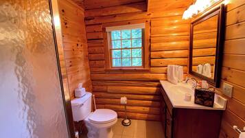 Chalet (3 Bedrooms) | Bathroom | Towels