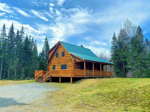 40pl Log Cabin With AC in the Heart of the White Mountains, Less Than 10 Minutes From Bretton Woods!