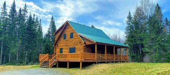 40pl 에어컨이 있는 로그 캐빈, 화이트 마운틴 중심부, 브레튼 우즈에서 10분 미만 거리!