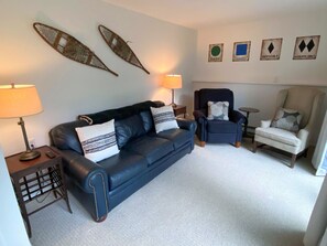 Interior - 43tv Peaceful Retreat in the White Mountain, Fireplace, Fire Pit, Large Yard, Wifi, AC (Twin Mountain)