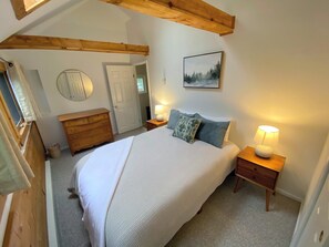 Interior - 43tv Peaceful Retreat in the White Mountain, Fireplace, Fire Pit, Large Yard, Wifi, AC (Twin Mountain)