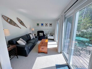 Interior - 43tv Peaceful Retreat in the White Mountain, Fireplace, Fire Pit, Large Yard, Wifi, AC (Twin Mountain)