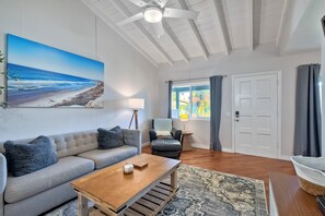 Interior - 3080 Lincoln - Unit 12 (Carlsbad)