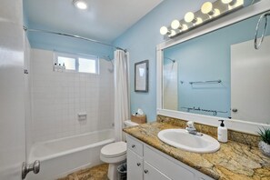 Apartment (1 Bedroom) | Interior - 3080 Lincoln - Unit 12 (Carlsbad)