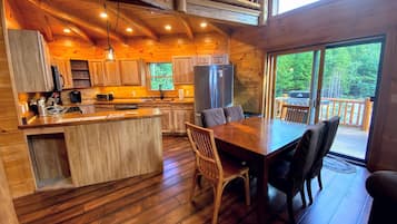 Chalet (3 Bedrooms) | Interior