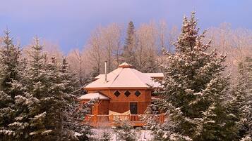 Chalet (3 Bedrooms) | Front of property