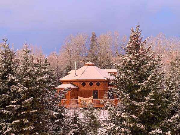 Chalet (3 Bedrooms) | Front of property