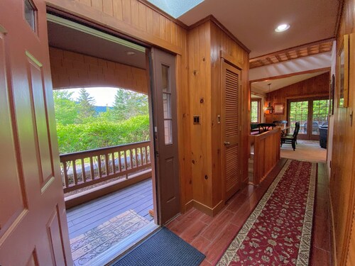 FC9 Renovated Bretton Woods Slopeside Condo With 2 Living Rooms, Foosball, air Hockey!