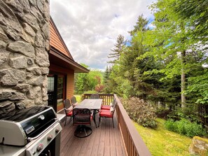 BBQ/picnic Area - FC9 Renovated Bretton Woods Slopeside Condo With 2 Living Rooms, Foosball, air Hockey! (Bretton Woods)