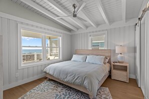 3 bedrooms, free WiFi, bed sheets - South Face: Renovated Oceanfront Pet-Friendly Home in West Beach, perfect for 7 guests! (Oak Island)