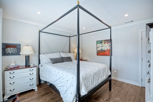 3080 Lincoln - Unit 24