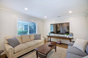 Interior - 3080 Lincoln - Unit 24 (Carlsbad)