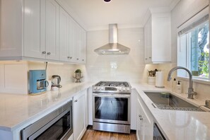 Apartment (2 Bedrooms) | Private kitchen