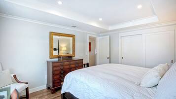 Apartment (2 Bedrooms) | 2 bedrooms, bed sheets