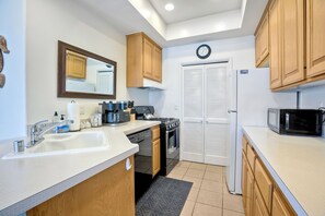 Interior - 2751 Ocean Street (Carlsbad)