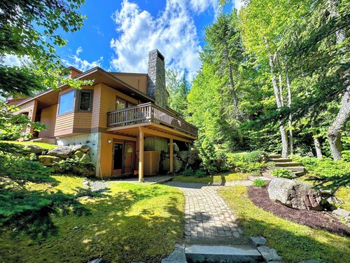 Fc43 Renovated Cozy Spacious Cottage With AC, air Hockey, Wifi Close to ski Trails!