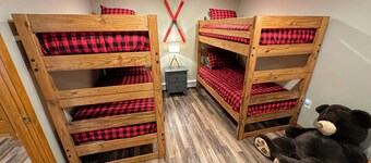 Fc43 Renovated Cozy Spacious Cottage With AC, air Hockey, Wifi Close to ski Trails!