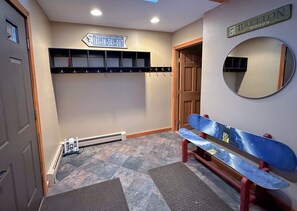 Interior - Fc17 Stylishly Renovated Forest Cottage, Walk to ski Trails, Wifi, Cable, Ping Pong, AC! (Bretton Woods)