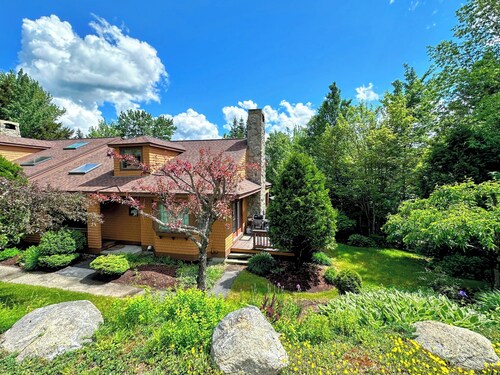 Fc17 Stylishly Renovated Forest Cottage, Walk to ski Trails, Wifi, Cable, Ping Pong, AC!