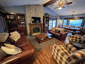 Interior - Fc17 Stylishly Renovated Forest Cottage, Walk to ski Trails, Wifi, Cable, Ping Pong, AC! (Bretton Woods)