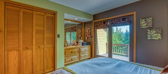 Fc17 Stylishly Renovated Forest Cottage, Walk to ski Trails, Wifi, Cable, Ping Pong, AC!