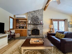 Interior - Fc14 Slopeside Bretton Woods Cottage With AC, Large Patio and Private Yard! Walk to Slopes! (Bretton Woods)