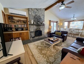 Interior - Fc14 Slopeside Bretton Woods Cottage With AC, Large Patio and Private Yard! Walk to Slopes! (Bretton Woods)