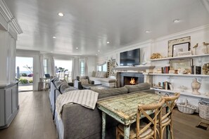 Interior - 3636 Carlsbad Blvd - Lower (Carlsbad)