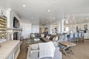 Interior - 3636 Carlsbad Blvd - Lower (Carlsbad)