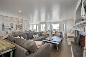 Interior - 3636 Carlsbad Blvd - Lower (Carlsbad)