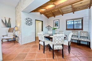 Interior - 5194 Carlsbad Lower (Carlsbad)