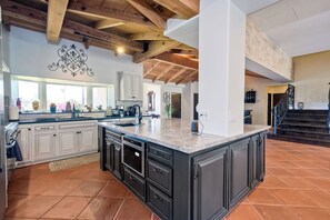 Interior - 5194 Carlsbad Lower (Carlsbad)