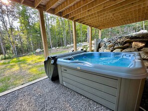 Interior - 65pt New Log Cabin in Private (Twin Mountain)