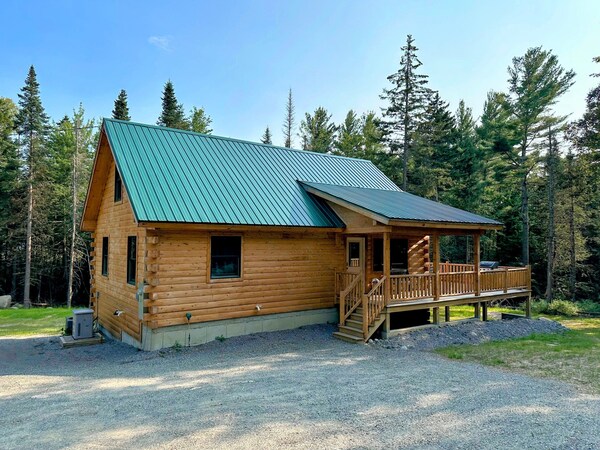 65pt New Log Cabin In Private - New Hampshire