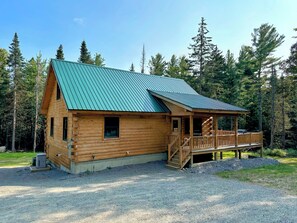 Chalet (4 Bedrooms) | Front of property