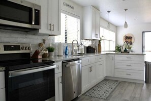 Interior - Shore Nuff, a Relaxing 4-bedroom Vacation Home on Canyon Lake (Canyon Lake)