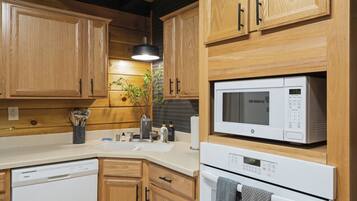 Chalet (2 Bedrooms) | Interior