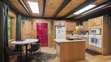 Chalet (3 Bedrooms) | Interior