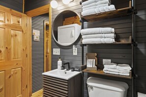 Chalet (2 Bedrooms) | Interior