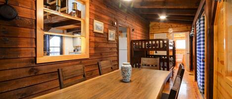 Chalet (3 Bedrooms) | Interior
