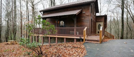 Chalet (3 Bedrooms) | Front of property