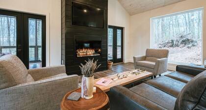 Hot-tub/wifi/fireplace - Honeysuckle Bridge