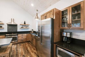 Chalet (2 Bedrooms) | Bahagian dalam